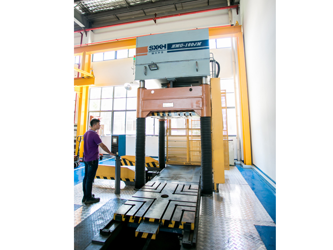 Molding machine